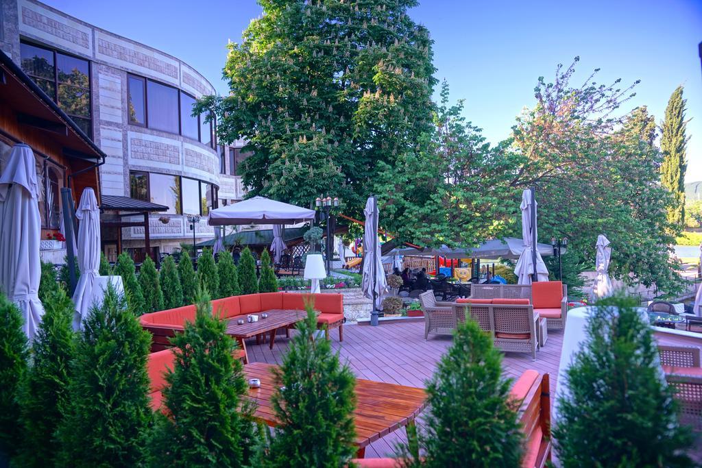 Park Hotel Στάρα Ζαγόρα Εξωτερικό φωτογραφία The hotel's terrace