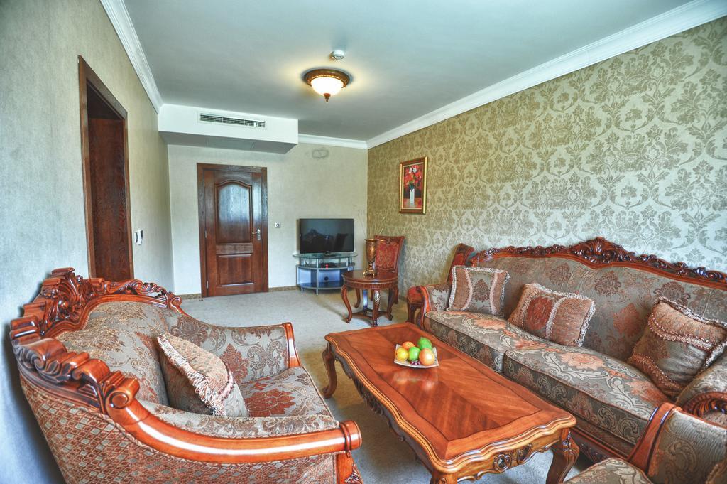 Park Hotel Στάρα Ζαγόρα Εξωτερικό φωτογραφία A living room in a typical apartment