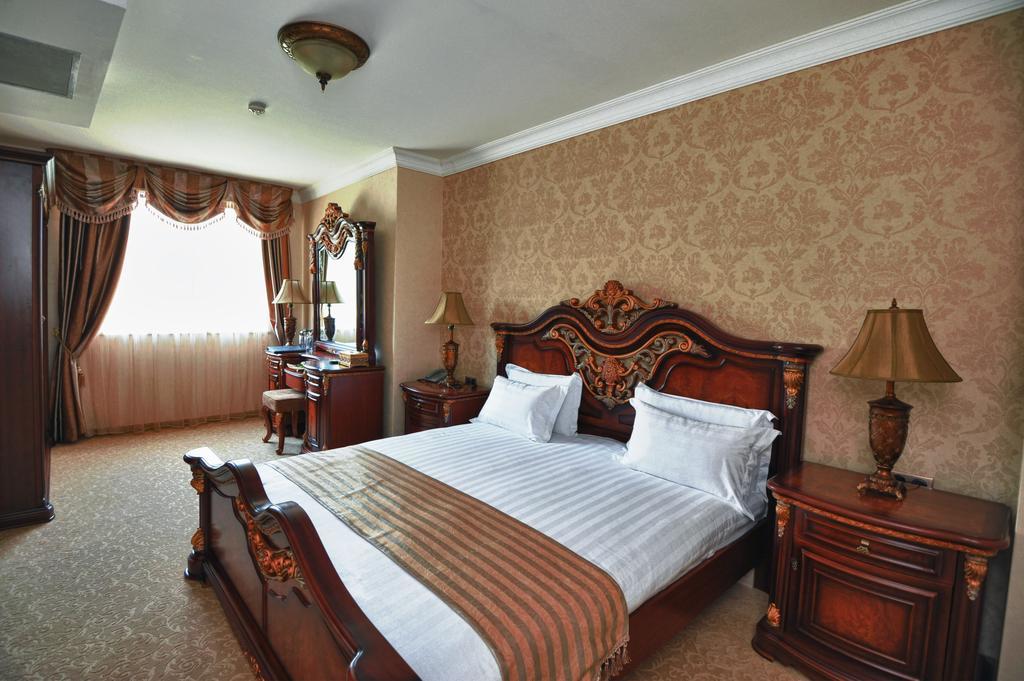 Park Hotel Στάρα Ζαγόρα Εξωτερικό φωτογραφία A bedroom in the hotel