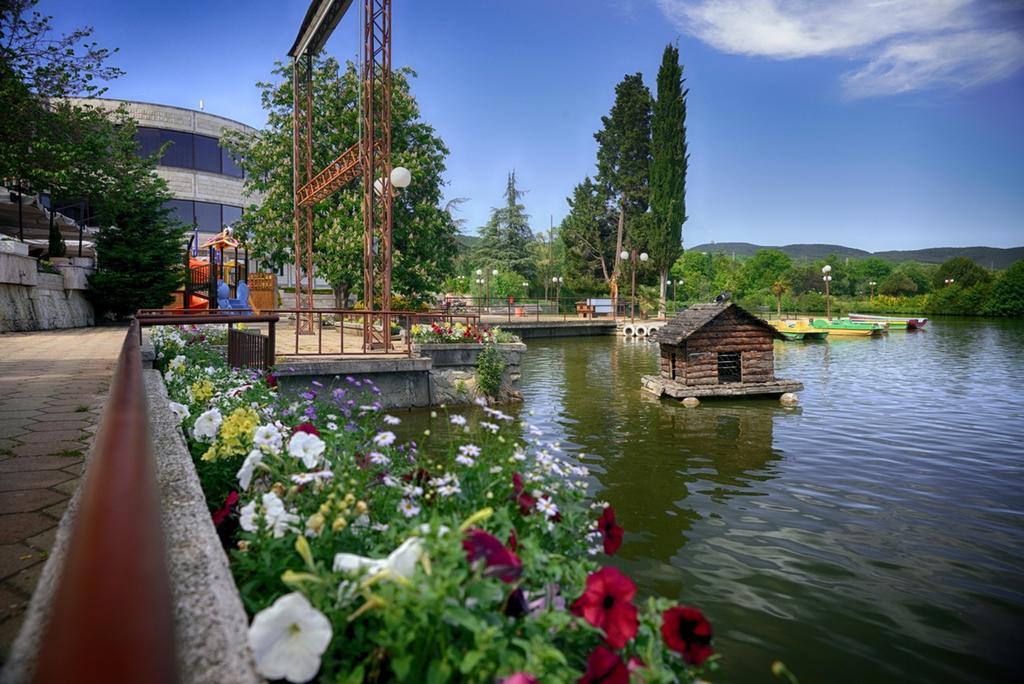 Park Hotel Στάρα Ζαγόρα Εξωτερικό φωτογραφία The lake of the town